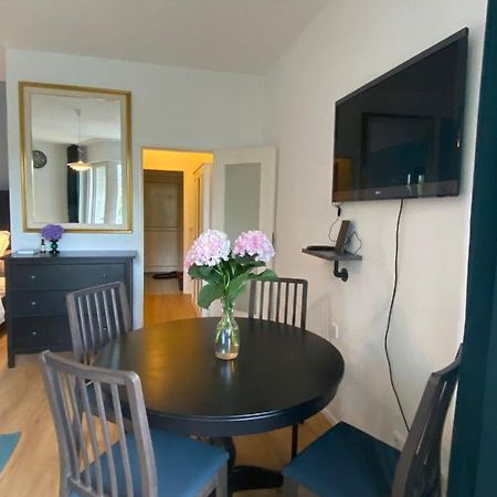 Beautiful Apartment With Balcony Берлін Екстер'єр фото