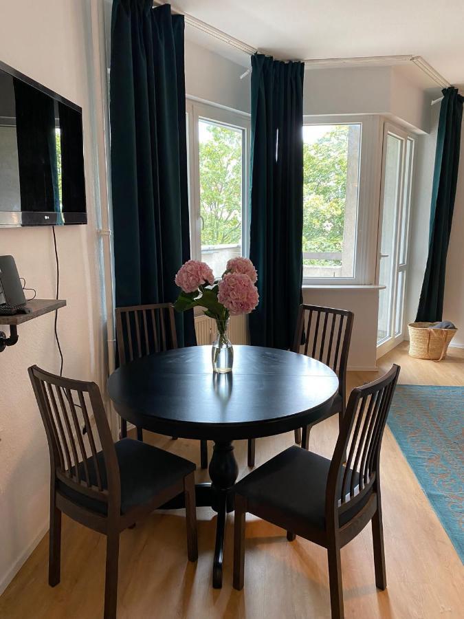 Beautiful Apartment With Balcony Берлін Екстер'єр фото