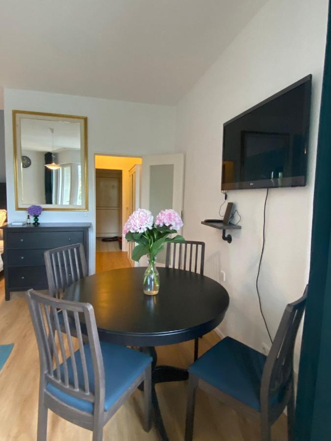 Beautiful Apartment With Balcony Берлін Екстер'єр фото