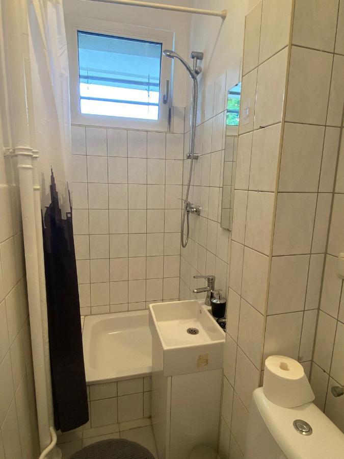 Beautiful Apartment With Balcony Берлін Екстер'єр фото