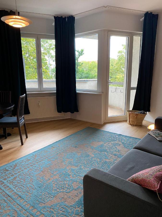 Beautiful Apartment With Balcony Берлін Екстер'єр фото