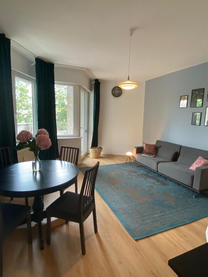 Beautiful Apartment With Balcony Берлін Екстер'єр фото