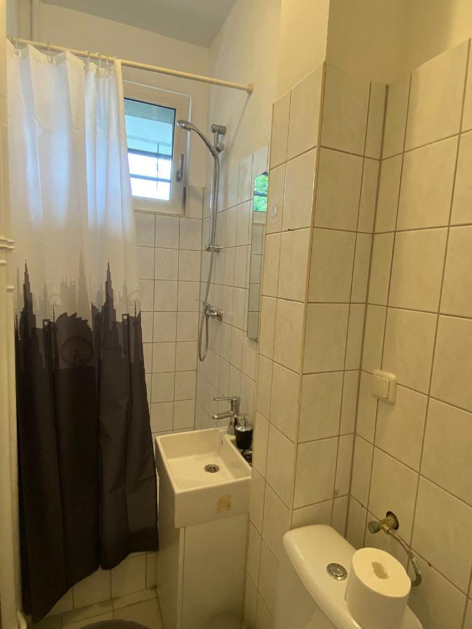 Beautiful Apartment With Balcony Берлін Екстер'єр фото